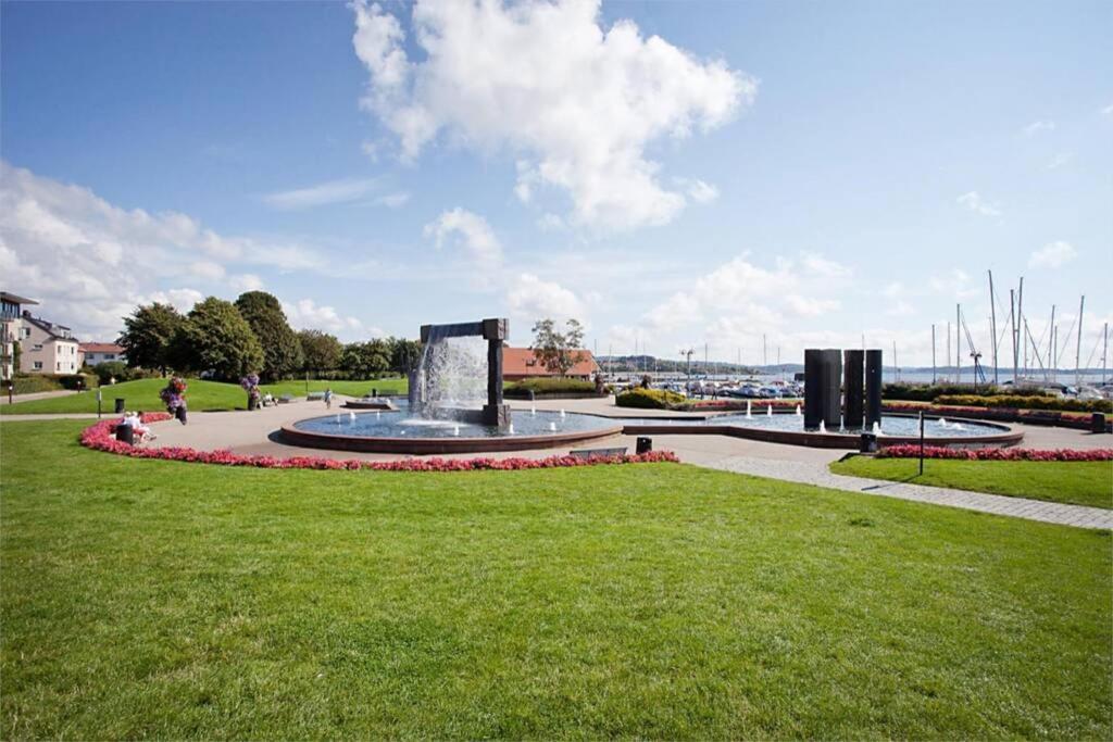 Kongensgate, Koselig Liten Leilighet, 5 Min Unna Sentrum Kristiansand Bagian luar foto